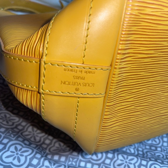 Louis Vuitton Petit Noe Epi Drawstring Shoulder bag with match Epi Agenda PM - Picture 8 of 17